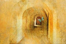 Portales iniciáticos a través de un túnel, al fondo una mariposa que guía el camino como en el liderazgo del alma. 